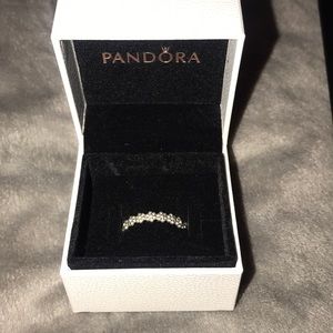 PANDORA RING OF DAISIES